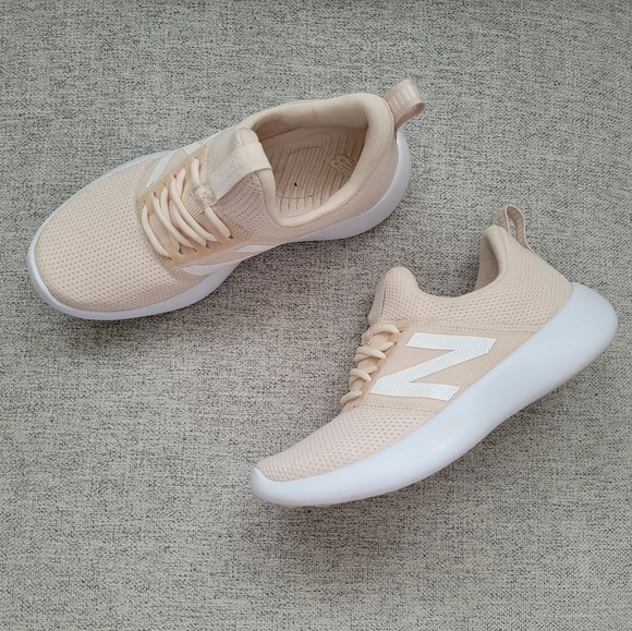 New Balance Runners Size 6 - Picture 2 of 5
